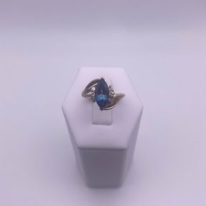 14k yellow gold blue topaz and Diamonds ring